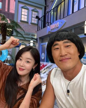 Han Seon-hwa Instagram - 파일럿팀 놀토 다녀왔어요✈️🫶
#오늘저녁7시40분 ✨#7월31일파일럿대개봉