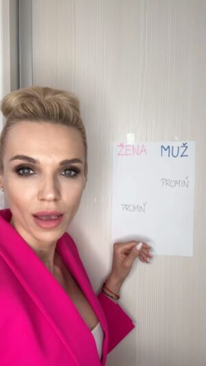 Hana Mašlíková Instagram - Tak dámy, která se v tom poznává?😂😂😂Já se teda přiznávám.✌🏼
#funny #funnyvideos #funnyvideo #women #man #viralvideos #viralreels
