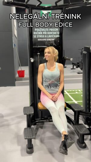 Hana Mašlíková Instagram - OMLOUVÁM SE VŠEM, kdo byli v tuto nešťastnou hodinu v @gymstory_fitness a museli našemu hodinovému představení přihlížet…💪 #funnyvideo #gymfunny #workout #comedy #viralvideos #reel #ig #fitnessjokes