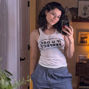Hanako Greensmith Instagram - Being straight is so 2010 💅🏼