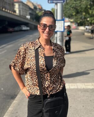Hanan Motawie Instagram - كن مهذبا مع الذين تمر بهم وانت صاعد الي القمه،لانك ستلتقيهم وانت هابط منها 🌸🌸🙏🏻