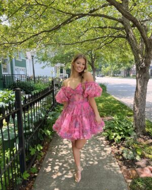 Hannah Colin Instagram - sweet n simple. 💐

#hannahgracecolin #explorepage #summer #july #sherrihill #indiana #viral #sweet #beyou #selflove #thebestisyettocome
