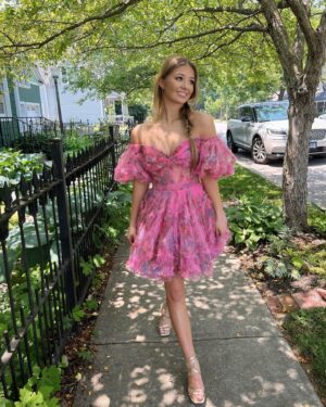 Hannah Colin Instagram - sweet n simple. 💐

#hannahgracecolin #explorepage #summer #july #sherrihill #indiana #viral #sweet #beyou #selflove #thebestisyettocome