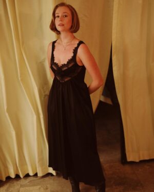 Hannah Einbinder Instagram - a @rodarte girl 🥀
