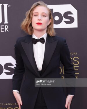 Hannah Einbinder Instagram - a year of looks that served the primary purpose of confusing daughters globally. To the artists, brava.

@kevinmichaelericson 
@mollygreenwald 
@brianfisherhair 
@florido 
@fionastiles
@hairbyjohnd
