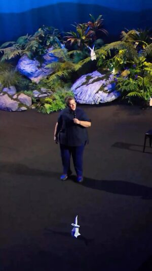 Hannah Gadsby Instagram - 😬…

#somethingspecial 
@netflix 
@netflixisajoke
