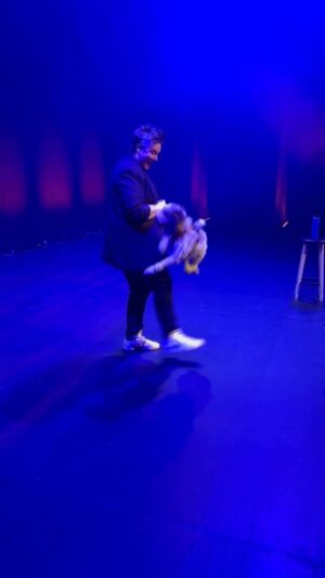 Hannah Gadsby Instagram - WOOF! Nuna gets it. What a fluffy little legend. 🐶 

Melbourne, we’re halfway through @melbcomedyfestival …just a couple weeks left to catch my new show…and heaps of other great shows too…Link in bio etc etc 🫠