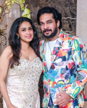 Hannah Reji Koshy Instagram - "When Colours Speak 🤗"

DNA MOVIE PROMOTIONS! 
Thankyou shilpa @shilpahingorani @oldstorytradinguae for the beautiful outfits❣️
Big thanks to @sureshpunnasseril for organising this event.