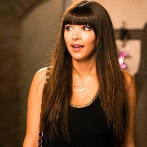 Hannah Simone Instagram - As I try and fumble my way through doing my own hair and makeup for my podcast @themessaroundpod I have to SCREAM FROM THE ROOFTOPS all the phenomenal makeup and hair artists that have transformed me from my natural mowgli vibe to someone who could be believed to play a model on tv… thank you for teaching me your tips and tricks through your all the shows, shoots, carpets and random pick me up days plz text me and tell me how to contour because for the life of me I can’t figure it out  xo * also full disclosure I am full nick miller in real life so thank you to the incredible people in styling and costumes who put me in great clothes to help me look less like the full couch potato I am 😂❤️