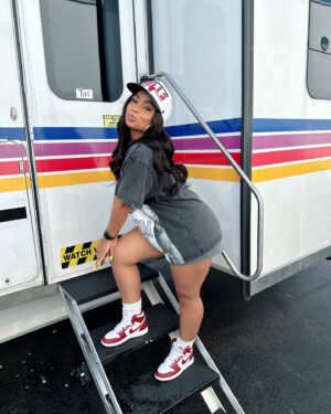 Hannaha Hall Instagram - heey Tiff 👋🏽

Season 7 loading… @shothechi @paramountplus @showtime #theChi