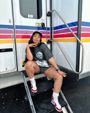 Hannaha Hall Instagram - heey Tiff 👋🏽

Season 7 loading… @shothechi @paramountplus @showtime #theChi