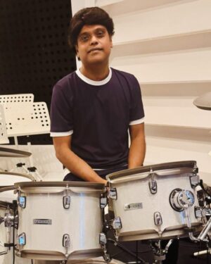 Harris Jayaraj Instagram - Live drums sessions are always filled with fun “IOKK”