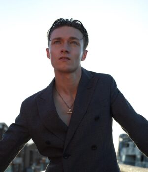 Harrison Osterfield Instagram - Eerie👂🏼
@josephsinclair @foxes_magazine
@olgatimofejeva @kieron_webb @mariacomparettomua @42west @unitedagents