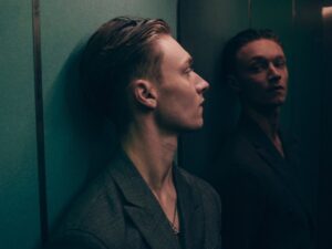 Harrison Osterfield Instagram - 🦊 F O X E S
@foxes_magazine
Shot by the amazing @josephsinclair 📸
Styling @olgatimofejeva 
Skin @mariacomparettomua
Hair @thelondonbarber @kieron_webb 
@42west @unitedagents