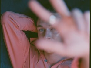 Harrison Osterfield Instagram - 🦊 F O X E S
@foxes_magazine
Shot by the amazing @josephsinclair 📸
Styling @olgatimofejeva 
Skin @mariacomparettomua
Hair @thelondonbarber @kieron_webb 
@42west @unitedagents