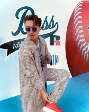 Harrison Osterfield Instagram - Mid Popcorn Munching 🍿
Epic show with @boss 
#BOSSxRussellAthletic ⚾️AD