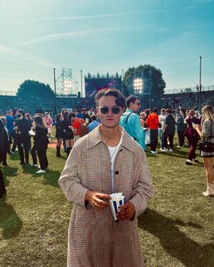 Harrison Osterfield Instagram - Mid Popcorn Munching 🍿
Epic show with @boss 
#BOSSxRussellAthletic ⚾️AD