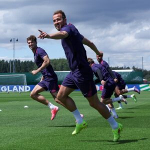 Harry Kane Instagram - Ready to give it absolutely everything 🦁🦁🦁