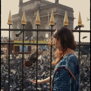 Harshita Gaur Instagram - Stillness within the city’s rhythm. 
.
.
📷: @amateurphotoclicker 
.
.
.
#mumbai #createwithsony #city #bombay #explore #cinema #cinematic #mumbaicity #streets