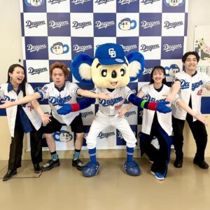 Haruko Nagaya Instagram - どらほー🐨💙🎋

高橋選手と梅津選手に投球練習をお手伝いしていただいたり
セレモニアルピッチではノーバンでピッチングできたり
母校、中京大中京高校出身の選手の皆さまと写真を撮ったり
バンテリンドームでのライブができちゃったり
願ったり叶ったりな１日でした

#ブルーサマーフェスティバル