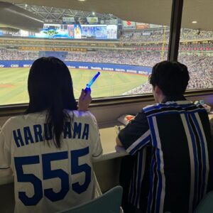 Haruko Nagaya Instagram - どらほー🐨💙🎋

高橋選手と梅津選手に投球練習をお手伝いしていただいたり
セレモニアルピッチではノーバンでピッチングできたり
母校、中京大中京高校出身の選手の皆さまと写真を撮ったり
バンテリンドームでのライブができちゃったり
願ったり叶ったりな１日でした

#ブルーサマーフェスティバル