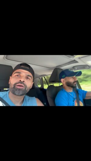 Harvinder Sihra Instagram - Rolling up to a wrestling show - Punjabi style @defynw 

TERA YAAR BOLDA 🎶
