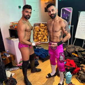 Harvinder Sihra Instagram - When the promoter brings you all the samosas 👍🏽