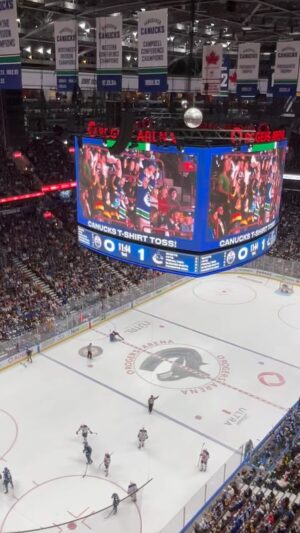Harvinder Sihra Instagram - Hometown boyz showing hometown love on the big screen! Thank you @canucks 

GO CANUCKS GO! 💙💚 @canucks #Canucks