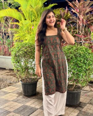 Hasini Anvi Instagram - A glimpse of serenity 🤍
Amma’s clicks are always perfect.🥰

Outfit : @diva_designer_studio_ 

#hasini #hasinianvi