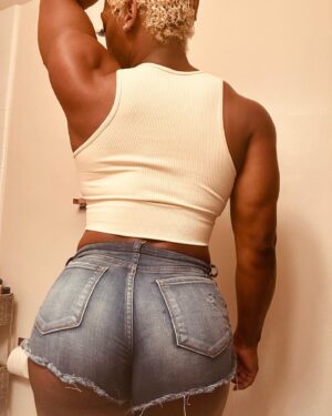 Hassan Aziz Instagram - Come over and play some #videogames with the #musclemami 💪🏾🩶 preferably #AEWFightForever 🎮🤪