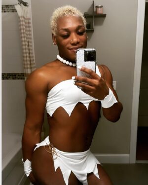 Hassan Aziz Instagram - Pre-historic queen 👸🏽 

#happyhalloween🎃 #wilma