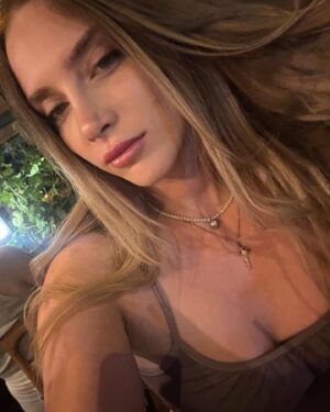 Hayal Köseoğlu Instagram - 07.24 Yıkılmadım ama ayakta da değilim