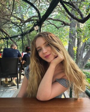 Hayal Köseoğlu Instagram - safe space 🌿