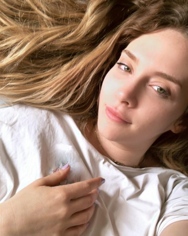 Actress Hayal Köseoğlu HD Instagram Photos and Wallpapers May 2024