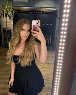 Hayal Köseoğlu Instagram - 07.24 Yıkılmadım ama ayakta da değilim
