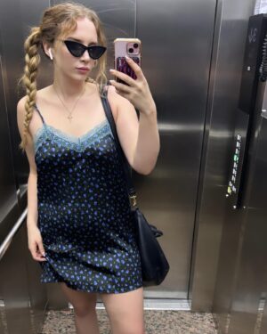 Hayal Köseoğlu Instagram - 07.24 Yıkılmadım ama ayakta da değilim