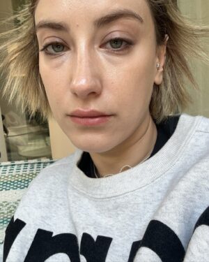Hazal Kaya Instagram - Giriş 💗 Gelişme 🥹 Sonuç 🫠 

Bu şahane deneyim için teşekkür ederiiim!!!
Gururumuz Sultanlarımızı canlı canlı izlemek de varmış ♥️
 @trendyolcom 
#işbirliği #reklam #davet #vedahaneyazmamgerekiyosa