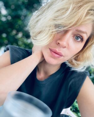 Hazal Türesan Instagram - Bazen bir yerlere erken gider kendimi şaşırtırım😎