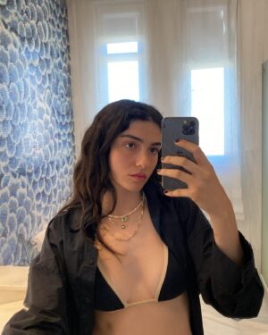 Hazar Ergüçlü Instagram - 🦚🔥