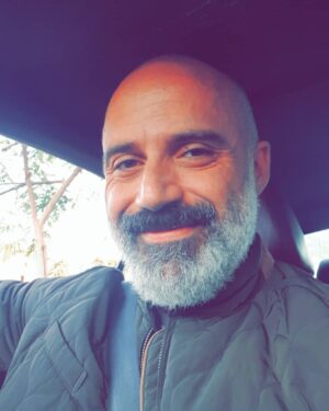 Hazem Samir Instagram - ابدا يومك بابتسامه 😊
#ايام_التصوير
#صلاح_قنديل 
#خيط_حرير