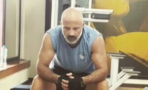 Hazem Samir Instagram - In your life, some will tell you "you can't", others will say "you're not good enough".
Just tell them "if that's true then why do you bother yourself telling me 😉!!"
Have a lovely productive week everyone 😊😊