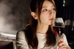 Hazuki Kimura Instagram - 一眼で撮ってもらった、湯けむりと私 🍷