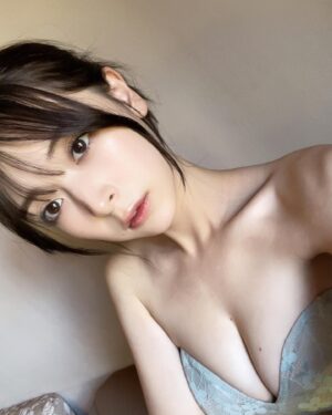 Hazuki Kimura Instagram - 11/16 (明日)発売のヤングジャンプにグラビアを掲載していただいてます🌟 是非コンビニや書店で買ってチェックしてみてください.🫶🏻
キングダムの表紙が目印🌟
.
.
デジタル写真集も同時にネット販売されます！
よろしくです🫠🫠
.
.
.
#ヤングジャンプ
