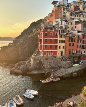 Heather Graham Instagram - Amo l’Italia in estate ❤️#santamargaritaligure #portofino #cinqueterre #monterorsso #vernazza #riomaggiore #manorola #italy 
🇮🇹💋💃🏼🌊🌞💫❤️