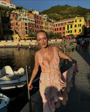 Heather Graham Instagram - Amo l’Italia in estate ❤️#santamargaritaligure #portofino #cinqueterre #monterorsso #vernazza #riomaggiore #manorola #italy 
🇮🇹💋💃🏼🌊🌞💫❤️
