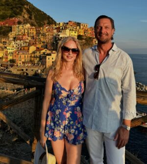 Heather Graham Instagram - Ricordati che il mare ti sistema l’anima
(remember the sea heals the soul)
🌊🧜🏻‍♀️❤️👙🇮🇹💋
#italy #liguria