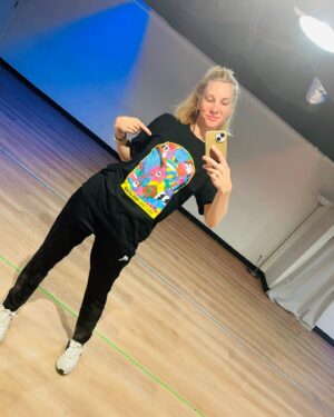 Heather Morris Instagram - Recently, I stumbled upon the amazing @facethistshirts: a T-shirt initiative where renowned (street)artists get to collab with Indonesian school kids. And the beauty of it all: the proceeds of the tees benefit the kids’ school(s)! Go check this out, follow them and/or get yourself a tee! #fashionforgood #ootd #kidsart #charity #artforgood