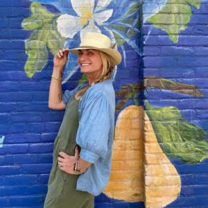Heather Thomson Instagram - Summertime Vibes & Local Finds 🍐👒 

…there is nothing like exploring the farmers markets, charming shops, makers, eats, and streets, of a small town and it offers a host of advantages! ❤️🤍💙

From community, environmental, and personal benefits, to direct, local-economic impact, just passing thru or enjoying your own beloved hometown, take this simple reminder: supporting local businesses keeps communities thriving and celebrates the unique talents and hard work our American small business owners offer. Local motion   lemonade all around! 🍋🌞✨

#ShopLocal #SupportSmallBusinesses #SummerShopping #CommunityLove #respectthelocals #summertimevibes