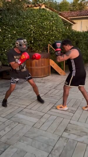 Hebert Conceicao Sousa Instagram - Ontem foi dia de treininho com os maiores! Ídolos @popofreitas e @hebertwilianboxe. Que privilégio. Obrigado pela visita e dicas. Será que agora consigo vaga nas Olimpíadas de 2028?! 🥊😅