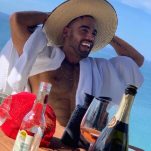 Hector "Ektor" Silva Instagram - Everybody keep calm… ‘cause its MY BIRTHDAY TODAY !!! 🥳🥳🥳 December 20, 198? 
Let’s see who guess it! 😎
What a year this was, beyond grateful! 🫶🏽 
Thank you Universe! 🙏🏽
#ItsMyBirthday #Boricua #Happy